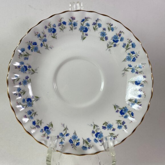 Inspiring Royal Albert "Memory Lane" teacup and saucer set - Picture 2 of 10